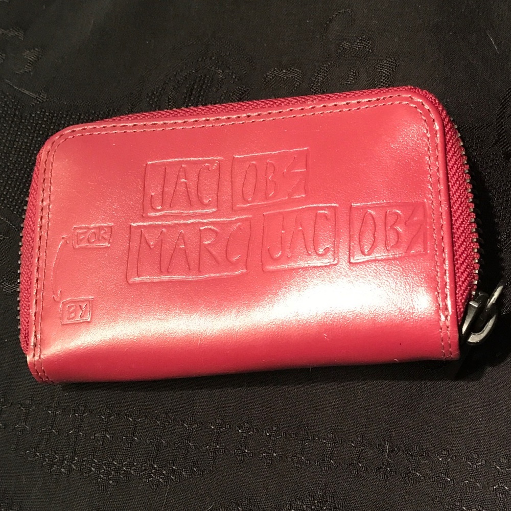 Marc Jacobs leather zip around wallet 100%leather